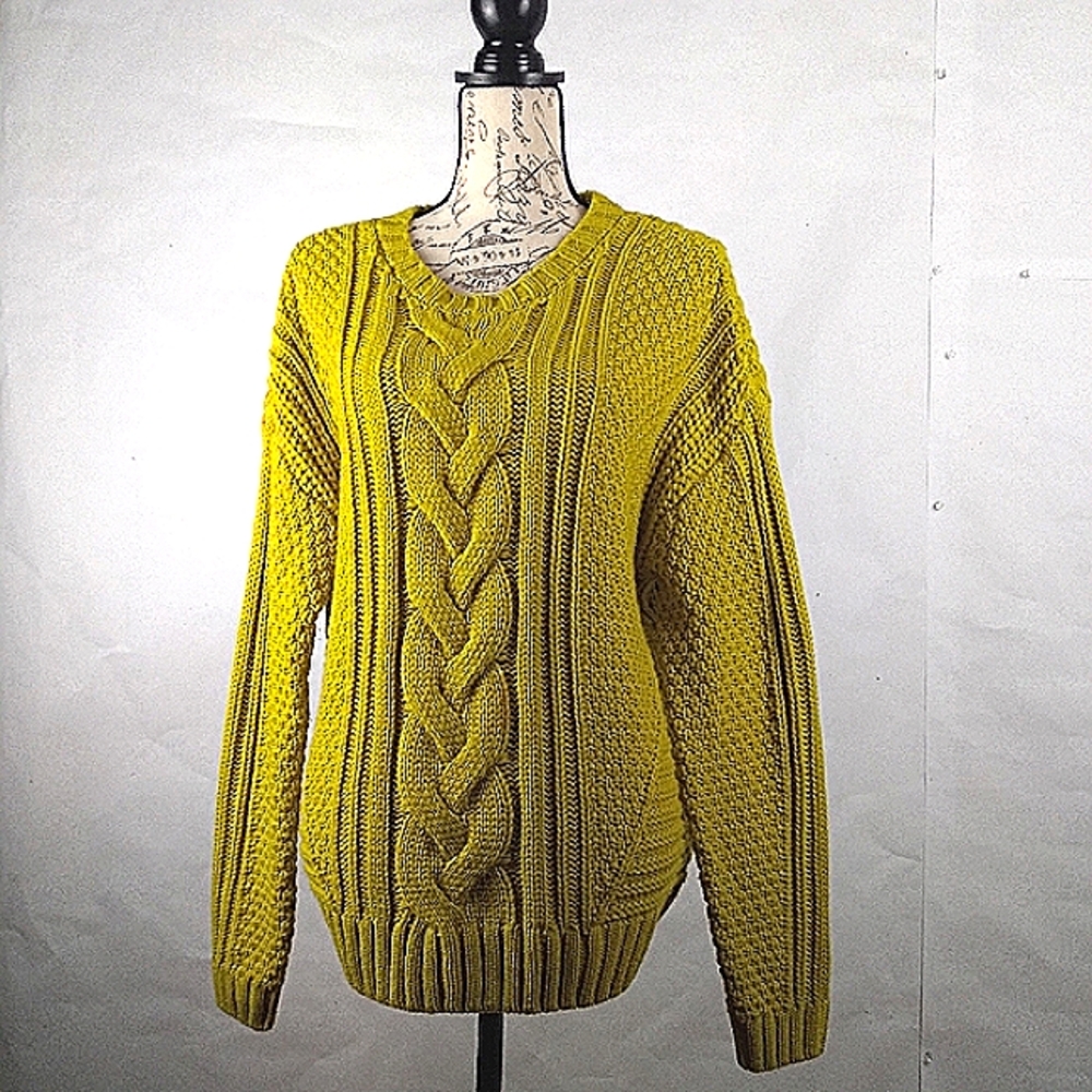 One A antique moss cable knit sweater size large